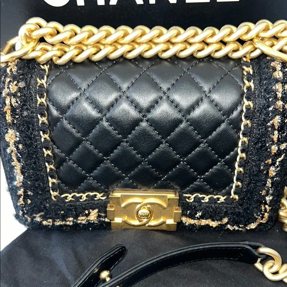 CHANEL Black and Gold tweed lambskin quilted braided jacket BOY flap bag - Picture 2 of 15